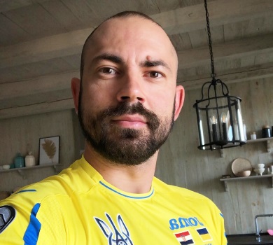 Бєдняков розпочав благодійний розіграш футболки Зінченка з автографами Манчестер Сіті