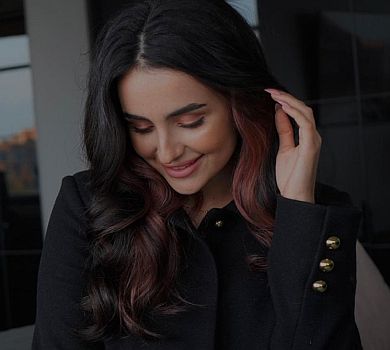 Трінчер із промовистим декольте показала, як її бачить коханий