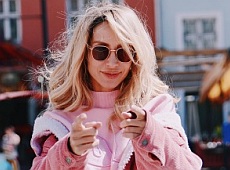 Лобода у Талліні повалялася на траві та покаталася на рикші. ФОТО