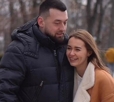 Невістка Луценка показалася на його сині у романтичному ВІДЕО