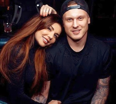 Молодий коханий показав Седокову без спідниці з нагоди її 37-річчя