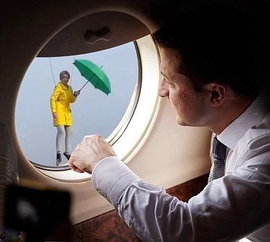 Іра-Космос: за літаючу на парасолі Верещук узялися фотожабери