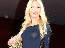 Дружина Мартиненка світила бюстом, а Дорожкіна - ногами