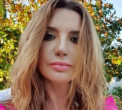 Жінка Медведчука вперше за кілька років показала дорослого сина