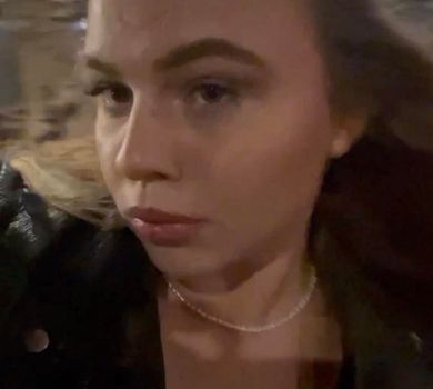 Донька Фреймут у ботфортах і мінішортах показалася в вечірньому Парижі. ФОТО