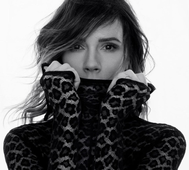 Бекхем у вишуканих луках і замріяних позах знялася для французів у ч/б