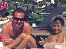 Пономарьов на Кіпрі водив сина у монастир. ФОТО 