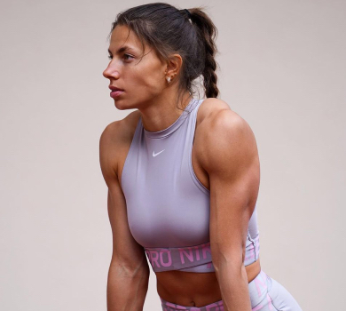 Бех у червоному топі та лосинах вразила виконанням складної вправи. ВІДЕО