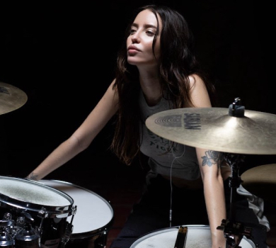 Моя найсерйозніша пісня: Дорофєєва у надривному кліпі вивільна емоції грою на барабанах. ВІДЕО