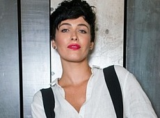 Астаф’єва тицьнула фак на виставці своїх селфі. ФОТО