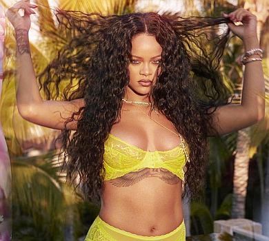 Ріанна на тлі пальм засвітила свої апетитні форми у мереживі. ФОТО
