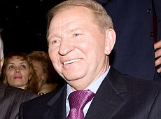 Кучма на пенсії задовольняє свого кота Нюсика