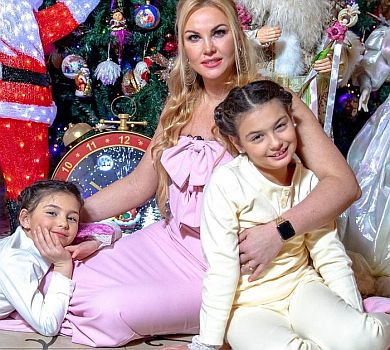 Камалія в хутрі відкрила з доньками сезон на льоду. ВІДЕО