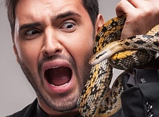 Козловський заради фото притулив до себе гадину. ФОТО 