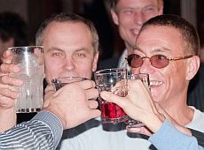 Ван Дамм пив з Шуфричем, а Сумська милувалася його тілом