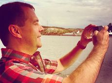 Старовинна садиба і хатка качечки: в Інтернеті показали дачу Медведєва за $400 мільйонів. ВІДЕО