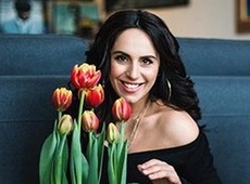 Вагітна Джамала знялася з іменними тюльпанами, висадженими її батьком