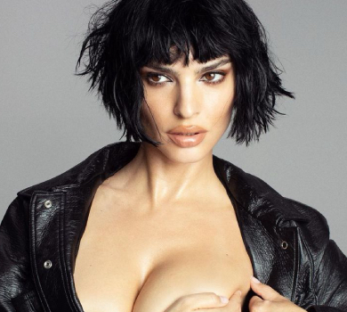 Ратаковскі повністю оголилася та прикрила груди в новій зйомці. ФОТО