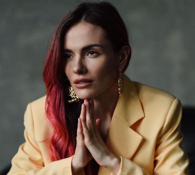 Схудла на кілька кіло за день: MamaRika згадала початок війни та як прикривала сина собою