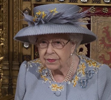 Як бабусі їй важко: стала відома позиція Єлизавети щодо конфлікту принца Гаррі із британським урядом