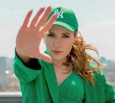 Геть з України: Денисенко засудила російського бойфренда Гросу за мовчання під час війни