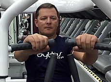 Ляшко у тренажерці засвітив засмаглі ноги в червоних шортах. ФОТО. ВІДЕО