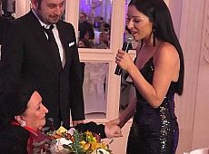 Як Огнєвіч і Камалія співом Кабальє в Києві вітали. ВІДЕО