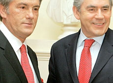 Ющенко одяг браслет і завів собі клона-прем'єра 