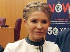 Тимошенко у Римі закрутила свою фірмову косу. ФОТО 