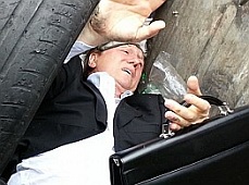 Журавського запхали у смітник під Радою. ВІДЕО