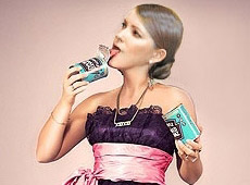 Янукович ласує кінською ковбасою, а Азаров сидить на бутерах