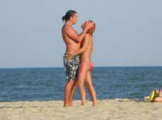 Кузьма Скрябін зраджує дружині на пляжі? ФОТО