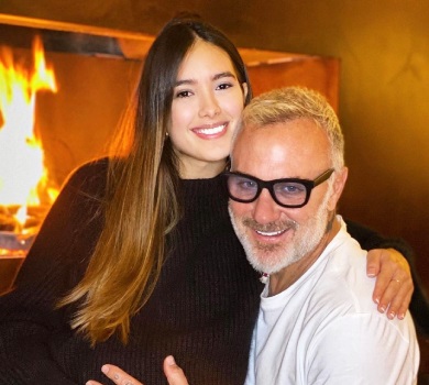 55-річний Джанлука Ваккі разом з коханою в танці побешкетував на траві. ВІДЕО