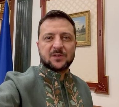 Зеленський у вишиванці бойовито привітав Україну. ВІДЕО