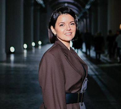 Падалко в міні пройшлася подіумом на Тижні моди  