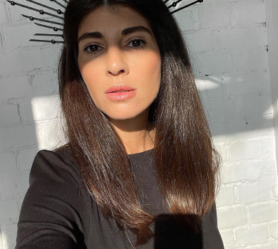 Прибирати хто буде?: Мусіна в спідньому показала ранкове порання