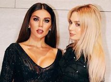 Запакована у блискучий комбінезон Седокова поклала руки на сідниці подруги