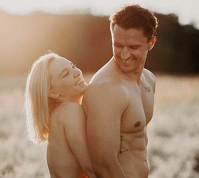 Зірка Спіймати Кайдаша знявся голим на травичці разом із коханою. ФОТО 