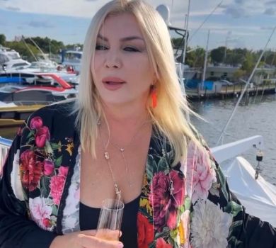 Ступка з Білик хильнули ігристого на яхті у Флориді. ФОТО 