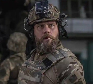 Сивий, поранений і тричі контужений: дружина актора Ращука показала повернення чоловіка з фронту. ВІДЕО