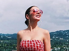 Седокова похвалилася нічними квітами та смарагдовими грудьми. ФОТО