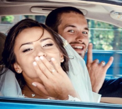 Залишимо як пам'ять: Гвоздьова показала автівку чоловіка, потрощену внаслідок дій окупантів