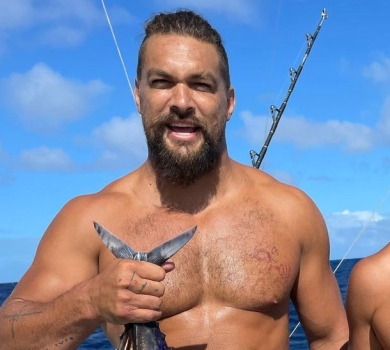 Справжній Аквамен: Джейсон Момоа блиснув голими сідницями на риболовлі
