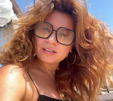 Дружина Monatik показалася в купальнику на турецьких канікулах. ФОТО