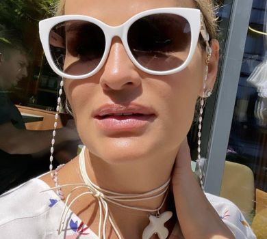 Дружина Пятова в бікіні посвітила засмаглим тілом у бризках води. ВІДЕО