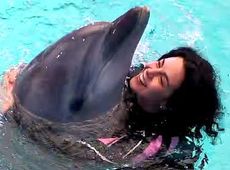 Каменських влаштувала собі релакс з дельфінами. ФОТО. ВІДЕО