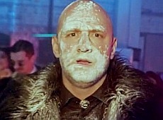 Наркобарона Потапа в кліпі Mozgi оголені тітки притрусили дитячою сумішшю. ВІДЕО