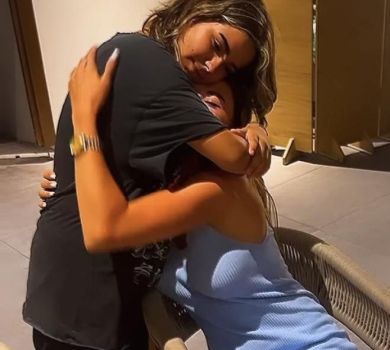 Торт в обличчя та палкі обійми: як дочка Лорак мачуху з 27-річчям вітала. ФОТО