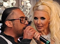 Вольнова стала Мадонною, а Коляденко посвітив зеленими сімейками