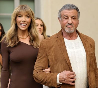 Усміхнений Сталлоне засвітився на модному показі в оточенні свого жіноцтва